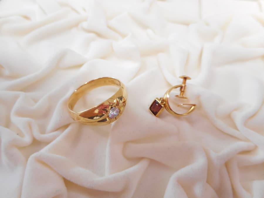 １８金リングと片方のイヤリング【三条店】 新潟県三条市にあるザ・ゴールド 三条店の画像1