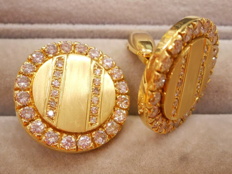 ダイヤ付き１８金カフスボタン の買取実績　【三条店】 新潟県三条市にあるザ・ゴールド 三条店の画像1