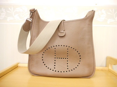 エルメス　エブリンの魅力　【三条店】