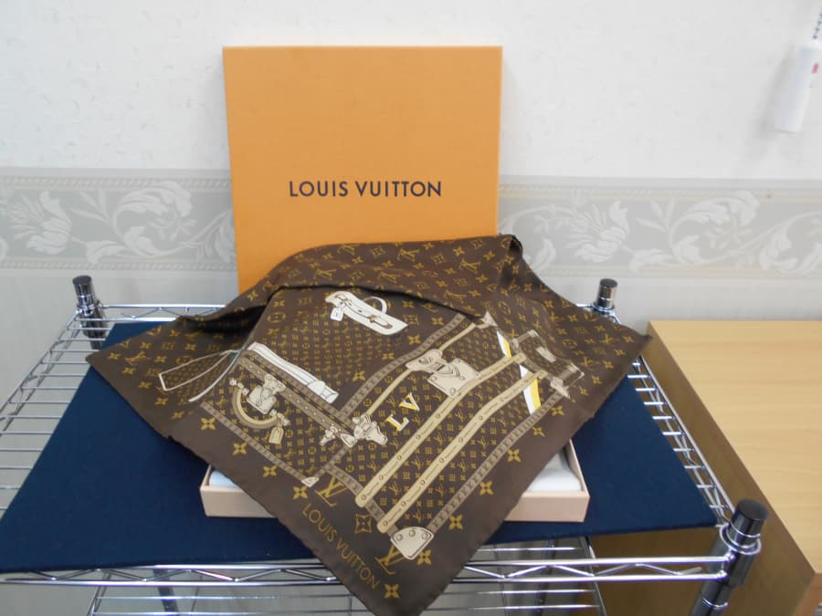 ルイヴィトン　スカーフ（カレ）買取り実績【新潟中央店/新潟県/新潟市】 新潟県新潟市にあるザ・ゴールド 新潟中央店（※新潟上近江店に移転いたしました）の画像1