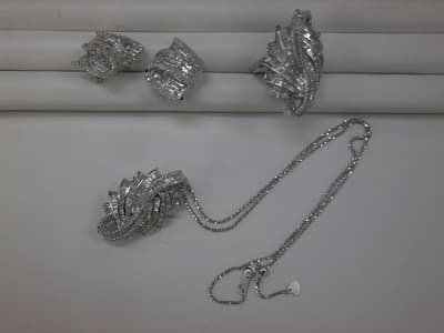 ダイヤネックレス、イヤリング、ブローチ【新潟西店】 新潟県新潟市にあるザ・ゴールド 新潟西店の画像1