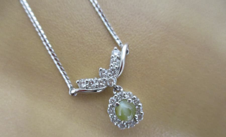 色石ネックレスの買取実績【新潟西店/新潟県/新潟市西区】 新潟県新潟市にあるザ・ゴールド 新潟西店の画像1