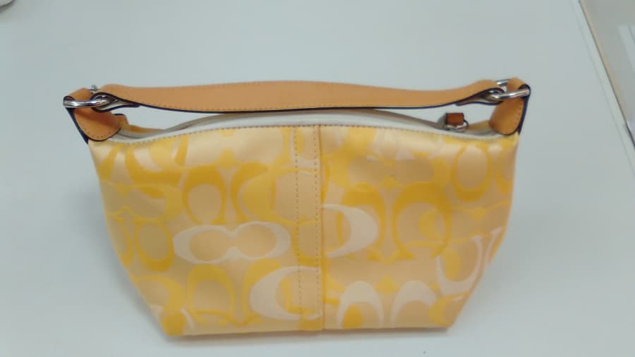 コーチ　ソーホーオプティックシグネチャーハンドバッグ【須賀川インター店】 福島県須賀川市にあるザ・ゴールド 須賀川インター店の画像1