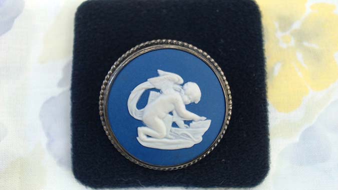 ウエッジウッド　ジャスパー　ブローチの買取実績　【福島店/福島県/福島市】 福島県福島市にあるザ・ゴールド 福島店の画像1