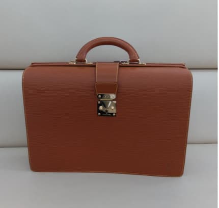 ルイ・ヴィトンセルヴィエット・フェルモワールの買取実績【南吉成店/宮城県/仙台市】 宮城県仙台市にあるザ・ゴールド 南吉成店の画像1