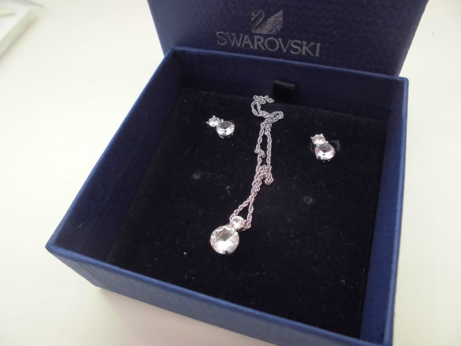 スワロフスキー　ネックレス＆ピアスセット　【南吉成店】 宮城県仙台市にあるザ・ゴールド 南吉成店の画像1