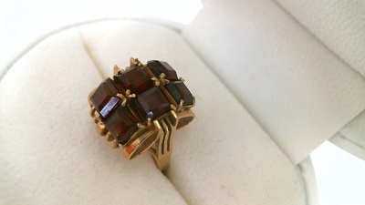 1月の宝石　ガーネット【南吉成店】