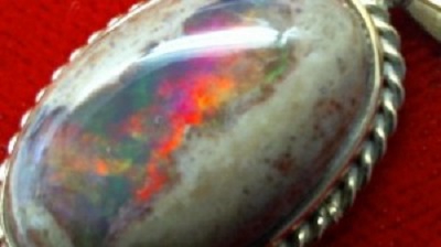 『オパールの遊色効果とは☆廊下』【東仙台店】