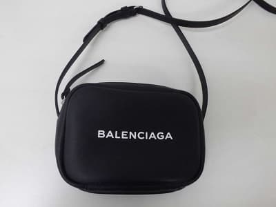 バレンシアガ・カメラバッグ【泉インター店】 宮城県仙台市にあるザ・ゴールド 泉インター店の画像1