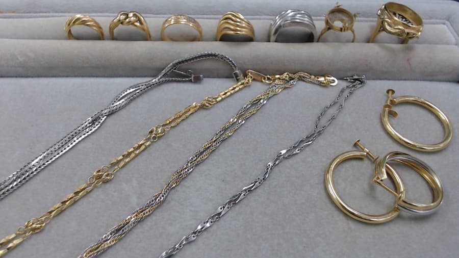 沢山の貴金属　【石巻店】 宮城県石巻市にあるザ・ゴールド 石巻店の画像1