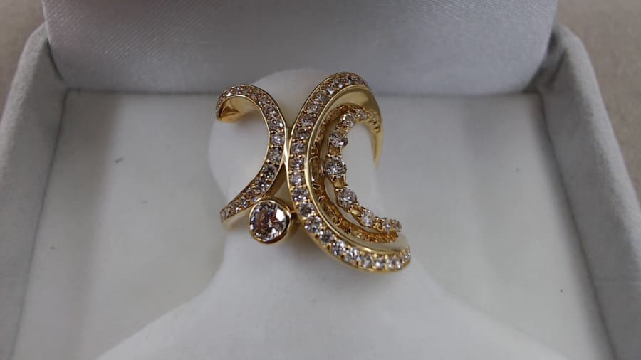 ダイヤモンド付き18金リング　【石巻店】 宮城県石巻市にあるザ・ゴールド 石巻店の画像1