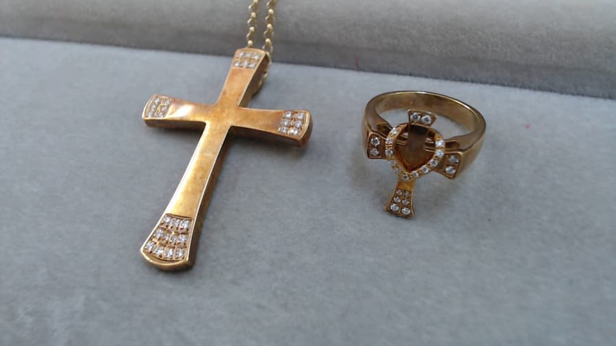 十字架（クロス）デザイン・18金製アクセサリー　【石巻店】 宮城県石巻市にあるザ・ゴールド 石巻店の画像1