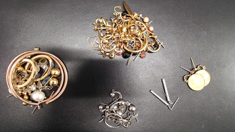 沢山のピアス【利府店】 宮城県宮城郡にあるザ・ゴールド 利府店の画像1