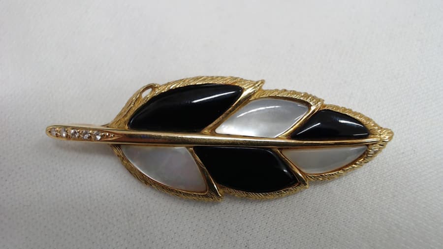 葉っぱモチーフのブローチ【利府店】 宮城県宮城郡にあるザ・ゴールド 利府店の画像1