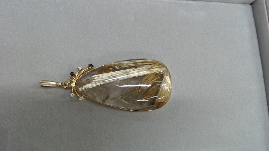 メレダイヤ付きルチルクオーツペンダントトップの買取実績【利府店/宮城県/宮城郡利府町】 宮城県宮城郡にあるザ・ゴールド 利府店の画像1