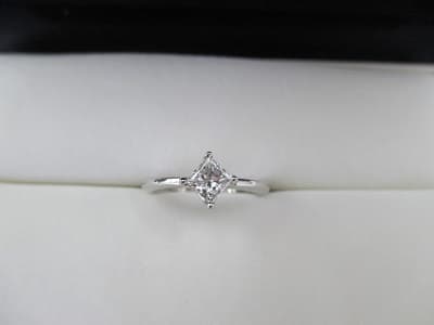 プラチナ900　PT900　ダイヤモンド付きリング 北海道帯広市にあるザ・ゴールド 帯広店の画像1