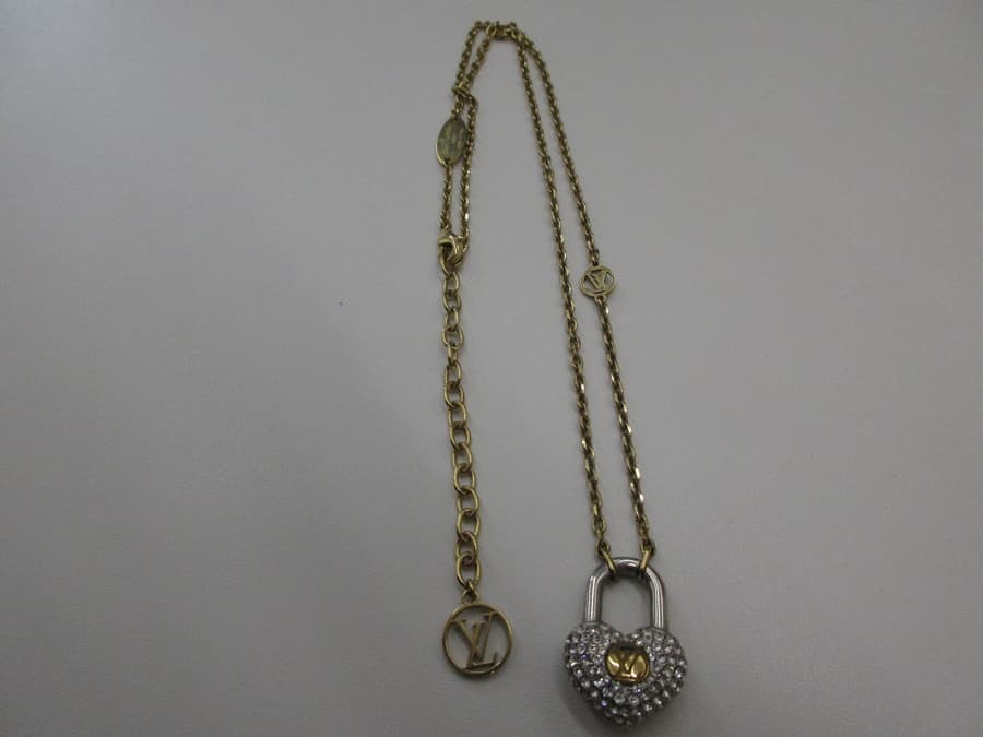 ルイ・ヴィトンコリエ・クレイジーインロックストラスゴールド【釧路店】 北海道釧路市にあるザ・ゴールド 釧路店の画像1