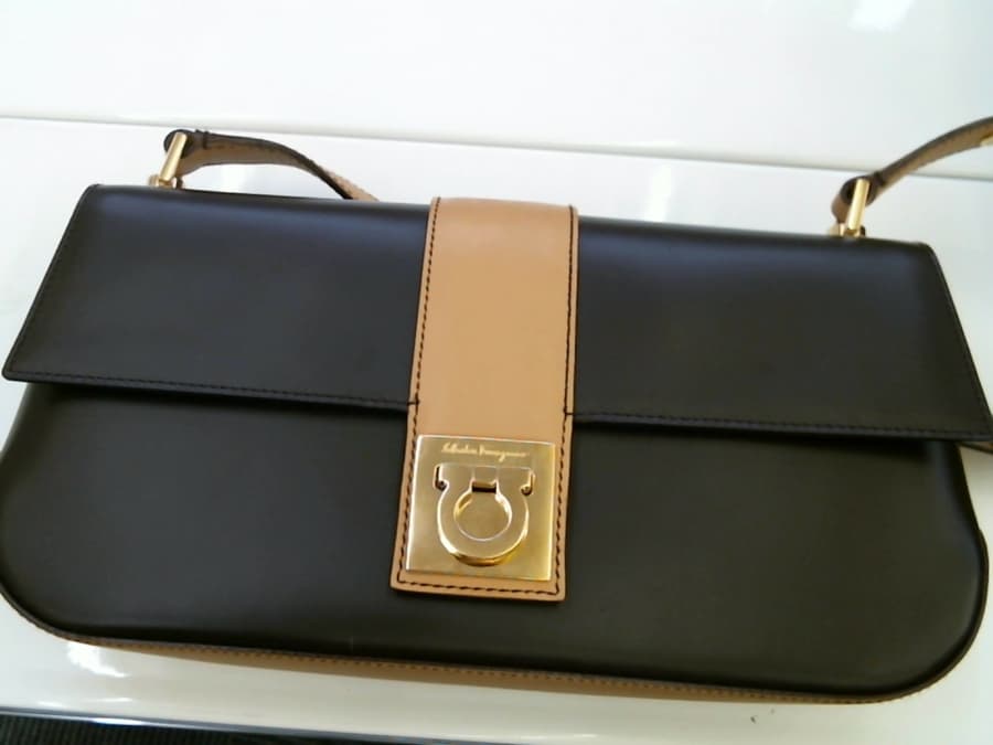 フェラガモハンドバッグ【釧路店】 北海道釧路市にあるザ・ゴールド 釧路店の画像1