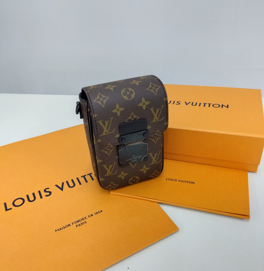 LV　 Sロック ヴェルティカル･  ウェアラブル ウォレットの買取実績 【北見店/北海道/北見市】 北海道北見市にあるザ・ゴールド 北見店の画像1