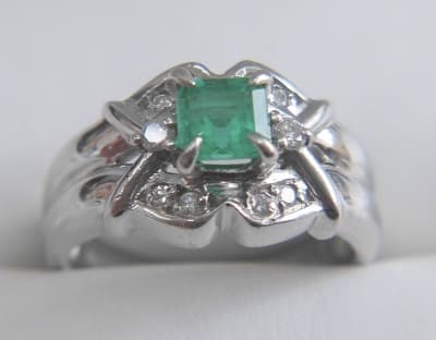 プラチナ900　色石付リング【旭川末広店】 北海道旭川市にあるザ・ゴールド 旭川末広店の画像1