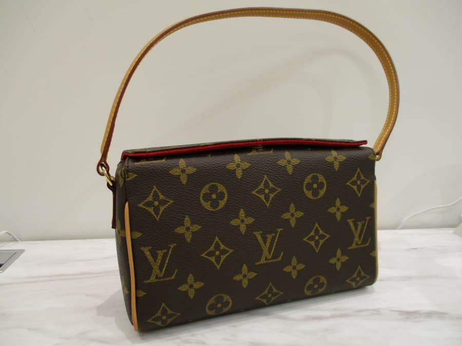 ルイヴィトン　モノグラム　レシタルの買取実績【狸小路3丁目店/北海道/札幌市中央区】 北海道札幌市にあるザ・ゴールド 札幌狸小路3丁目店の画像1