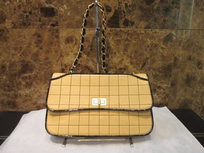 シャネル　チョコバーショルダーバック【狸小路3丁目店】 北海道札幌市にあるザ・ゴールド 札幌狸小路3丁目店の画像1