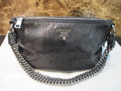 プラダ　チェーンショルダーバック【狸小路3丁目店】 北海道札幌市にあるザ・ゴールド 札幌狸小路3丁目店の画像1