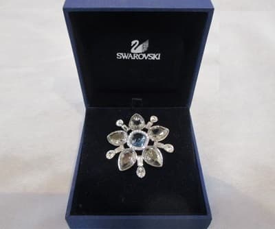 スワロフスキー　ブローチ【狸小路3丁目店】 北海道札幌市にあるザ・ゴールド 札幌狸小路3丁目店の画像1