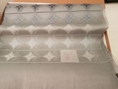 ヴィトン　ストール　【江別店】 北海道江別市にあるザ・ゴールド 江別店の画像1