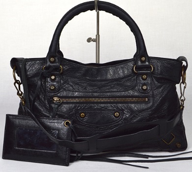 バレンシアガのシルバープレート【江別店】