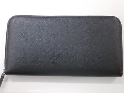 プラダ　ラウンドジップ長財布　【元町店】 北海道札幌市にあるザ・ゴールド 元町店（※6/9に閉店いたしました）の画像1