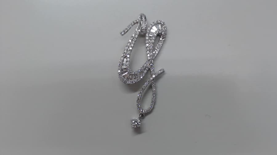 プラチナ900ダイヤモンドブローチ【砺波中神店】 富山県砺波市にあるザ・ゴールド 砺波中神店の画像1