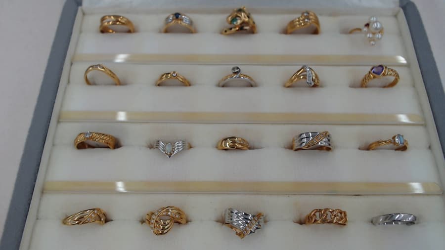 １８金やコンビのジュエリー【砺波中神店】 富山県砺波市にあるザ・ゴールド 砺波中神店の画像1