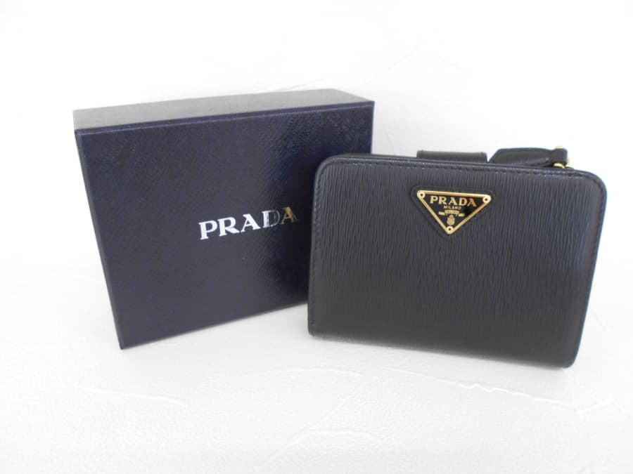 PRADA2つ折り財布の買取実績 【白石本通店/北海道/札幌市白石区】 北海道札幌市にあるザ・ゴールド 白石本通店の画像1